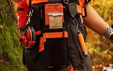 Forstgürtel Set für Forstwirte mit Doppel-Keiltasche – ideal für den sicheren Transport von zwei Fällkeilen am Werkzeuggürtel
